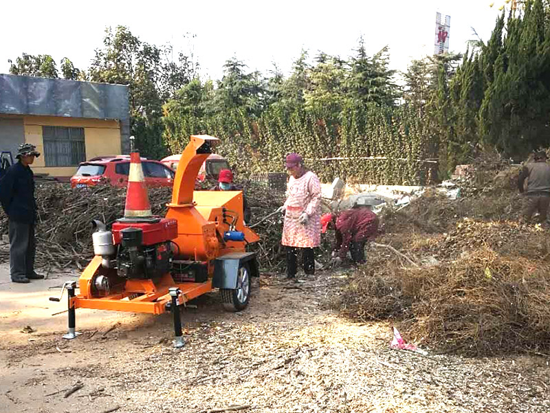 樹枝粉碎機(jī).jpg