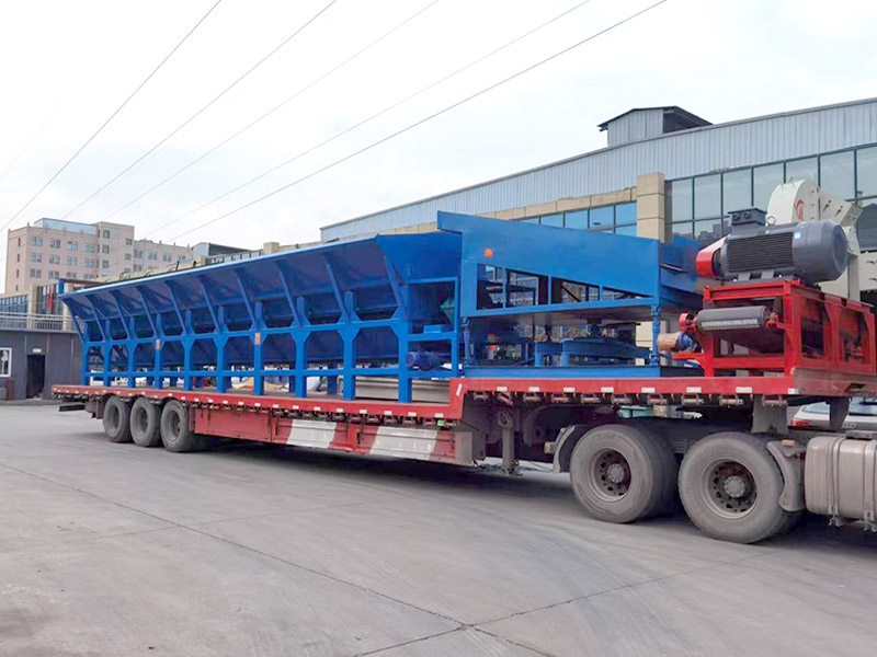 木材剝皮機(jī).jpg 木材剝皮機(jī).jpg