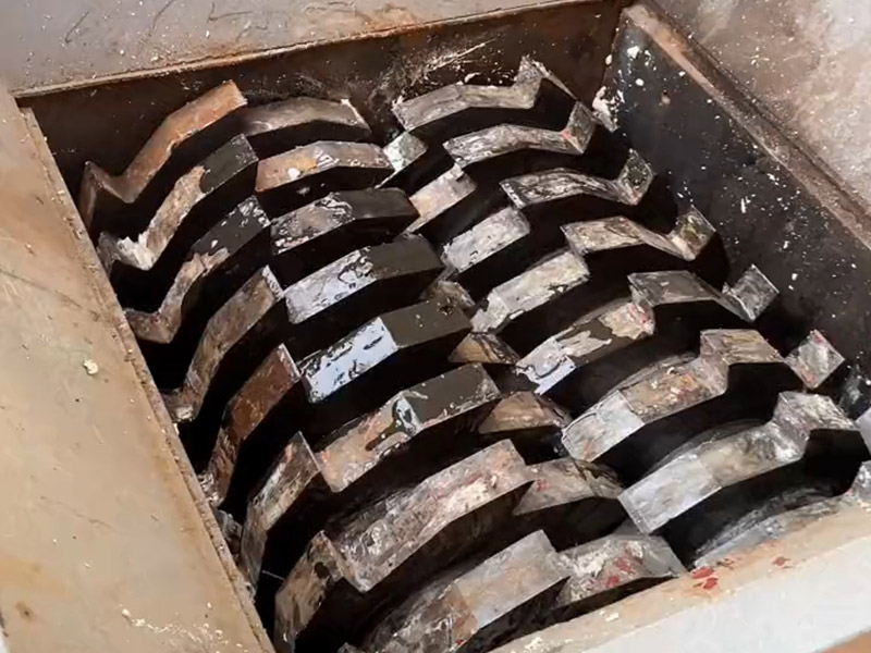 雙軸撕碎機(jī).jpg 雙軸撕碎機(jī).jpg