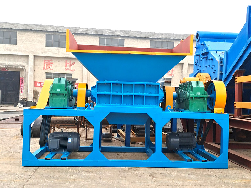 撕碎機(jī).jpg 撕碎機(jī).jpg